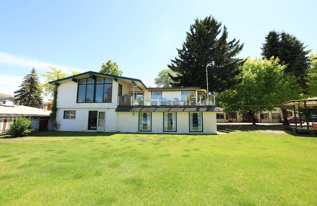 Lakefront - 2 bedroom Suite - Fully Furnished - Sleeps 4+n