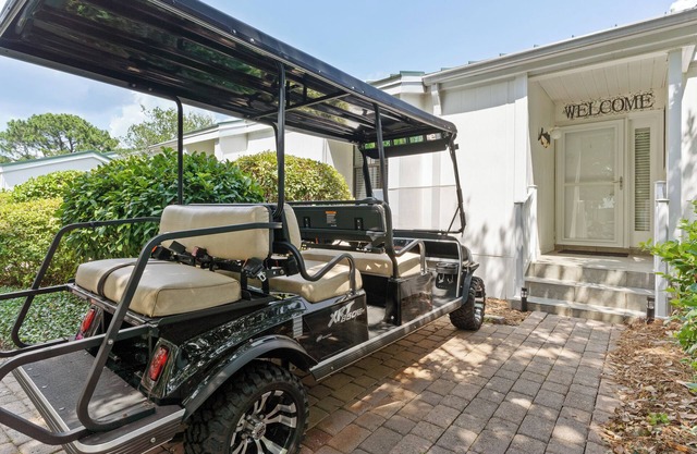Lakefront 2BR Beach Villa! GOLF CART, Near Beach, Pool, Tram, Screened Porch.
