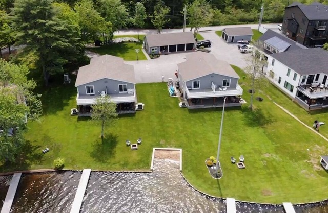 Lakefront 3-bedroom Duplex on Lake Winnisquam, docks, Beach, WiFi, AC.nB2B