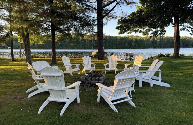 Lakefront 3 bedroom pet friendly on Messalonskee. Relax, rejuvenate, and restore