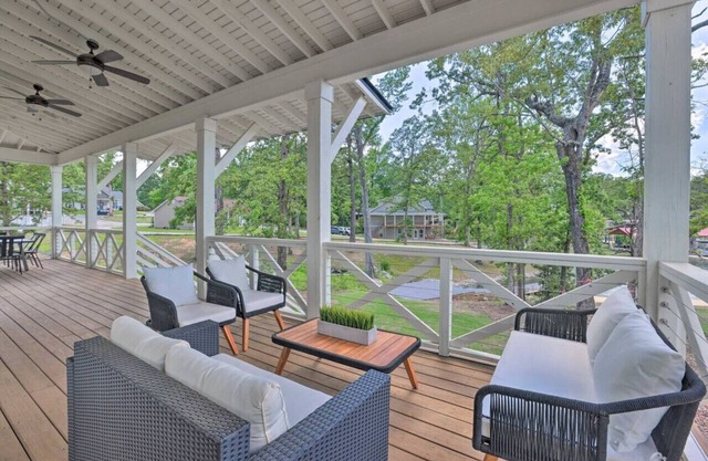 Lakefront 5BR House w/Porch & Amazing View