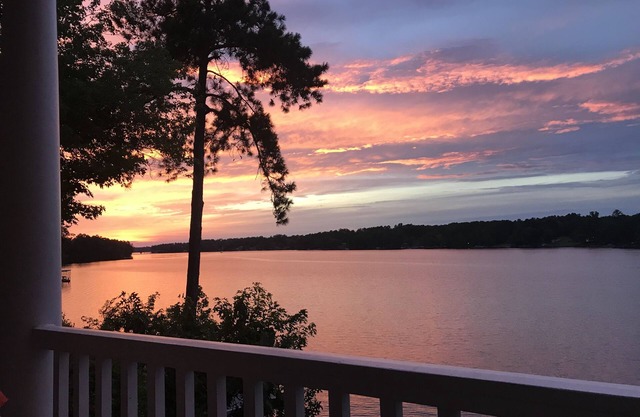 Lakefront, 7 Bedroom Home on Lake Murray!