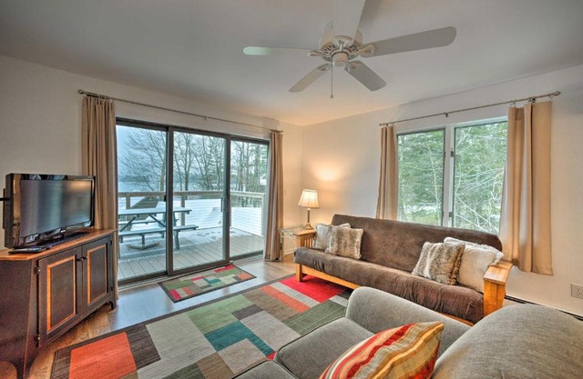 Lakefront Adirondacks Home Fish, Hike, Ski!