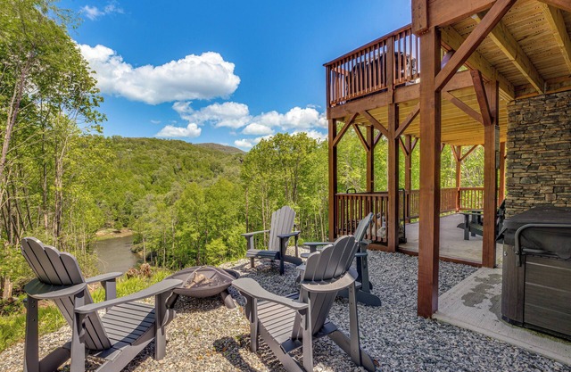 Lakefront Cabin in Elk Park w/Hot Tub & Mtn Views