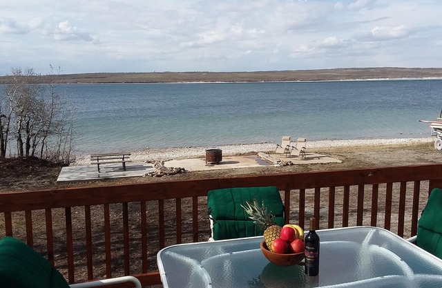 Lakefront cabin on Duck Lake near Glacier National Park, great fishing & hiking!