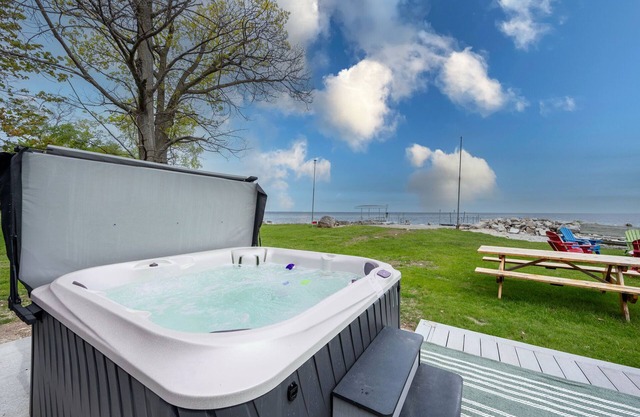 Lakefront Cabin w/Hot Tub! Dog/Family Friendly! Great fishing!