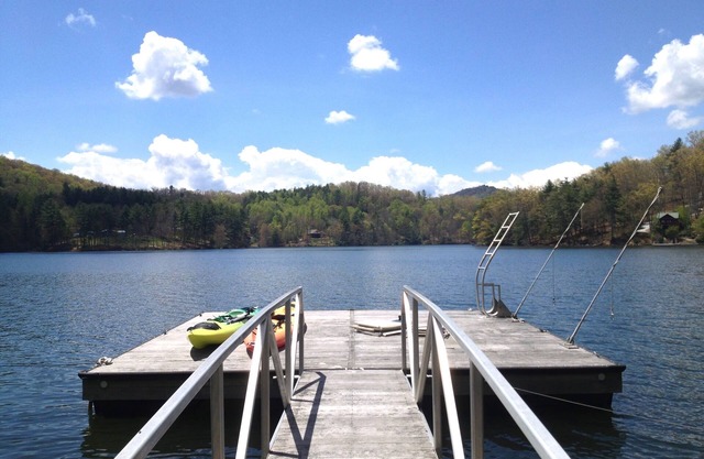 Lakefront Cabin with private Dock - 4 Kayaks - WiFi - Direct TV