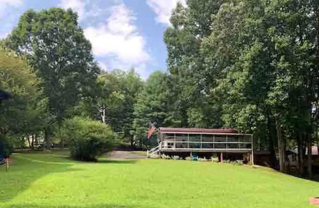 Lakefront camper, 2 bdrm/1ba. Metal roof gated deck. Covered Dock, Firepit,WIFI