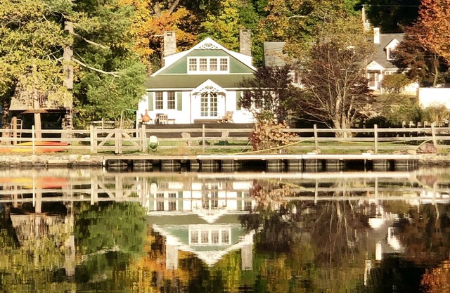Lakefront Classic Craftsman, 1 hour from NYC