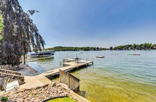 Lakefront Compound | 6bd/5.5ba Sleeps 16