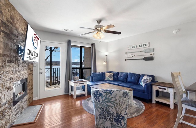 Lakefront Condo, 2 min to Silver Dollar City! Ticket Deals & Resort Perks