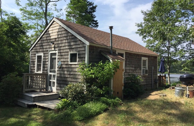 Lakefront Cottage in Eastham, near ocean and Bay