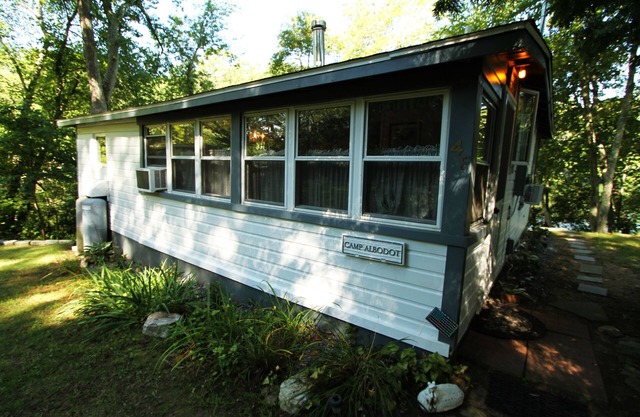 Lakefront Cottage - Near Casinos and Mystic, CT