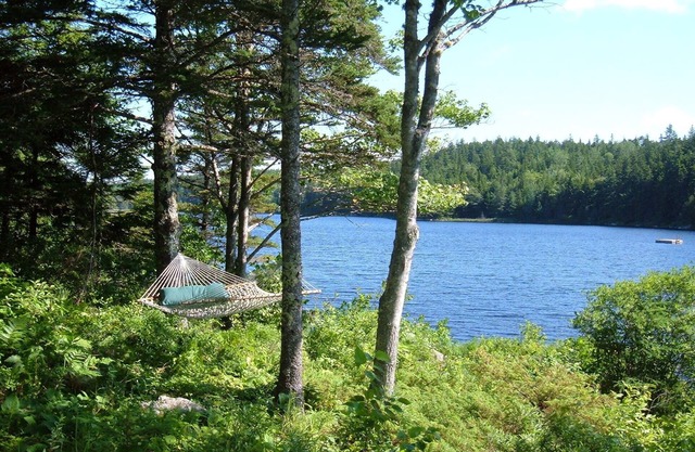 Lakefront Cottage on "Quietside" of Mt Desert Island facing Acadia National Park