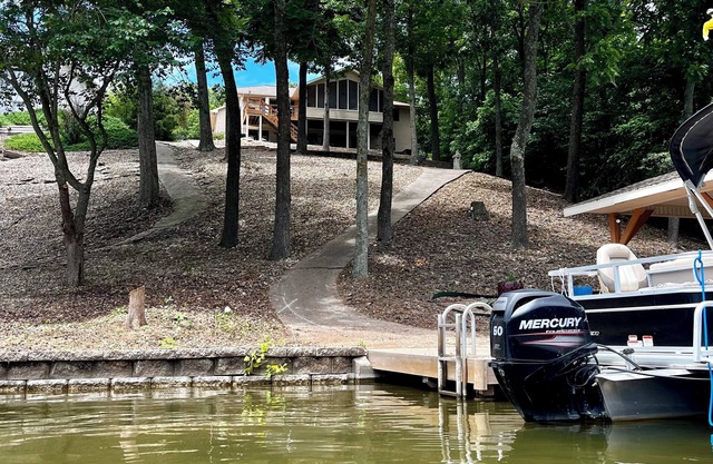 Lakefront, Dock, Remodeled, Views, screen porch, Kayaks!