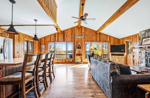 Lakefront, dog-friendly retreat w/ kayaks, canoe, basketball, & beach area