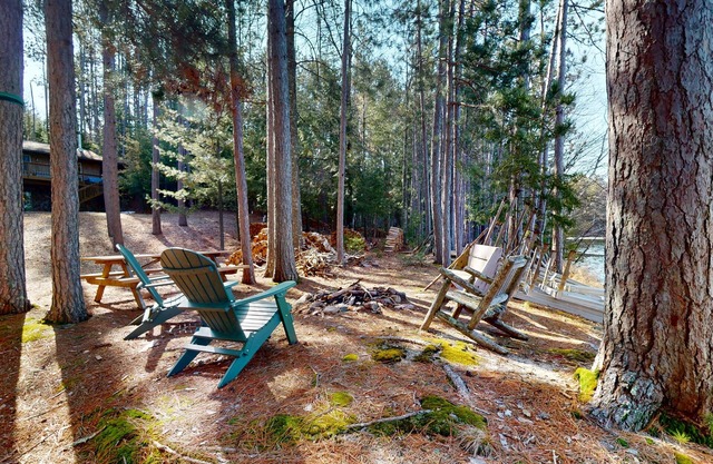 Lakefront, dog-friendly home w/private dock ,fire pit & a beautiful lakeview!