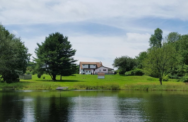 Lakefront Escape -1 acre/private pool/kayak/fire pit/swing set
