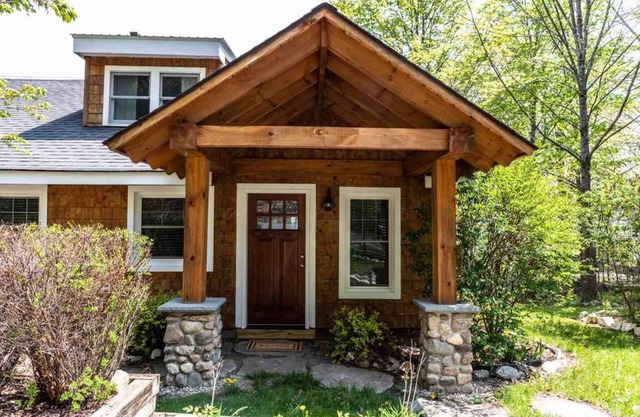 Lakefront family friendly getaway on Northern Lake George