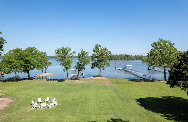 Lakefront Family Getaway Dock Fire Pit Game Room Dogs Welcome