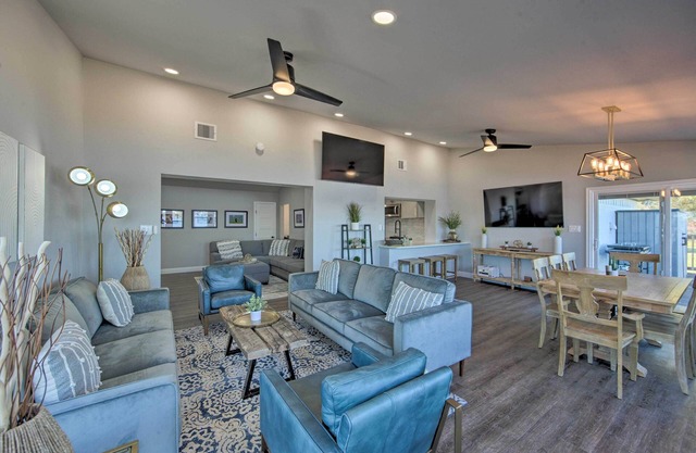 Lakefront Gun Barrel City Home w/5 Acres!