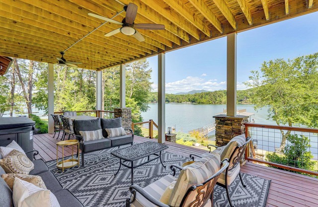 Lakefront Hiawassee Gem: Boat Dock w/Rooftop Deck