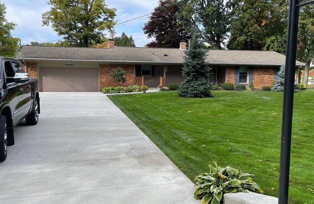 Lakefront Home in Holly, Michigan