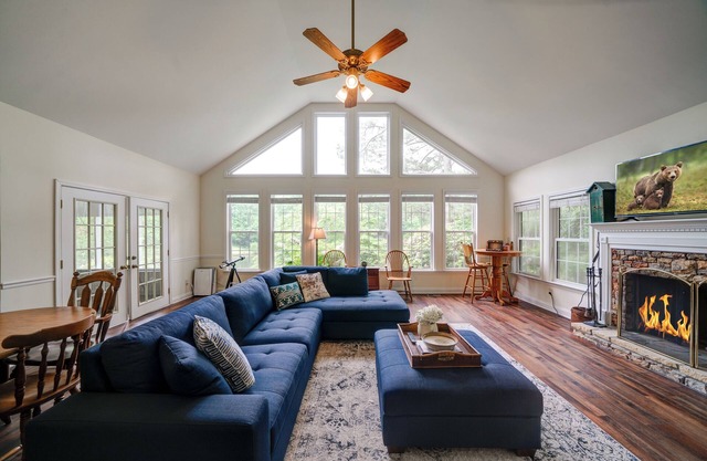 Lakefront Home w/Private Dock – in Jasper, GA