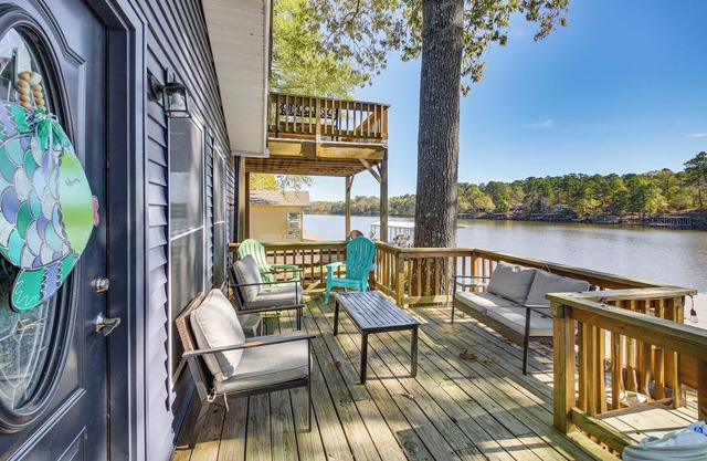 Lakefront Home w/Swim Dock in Hot Springs