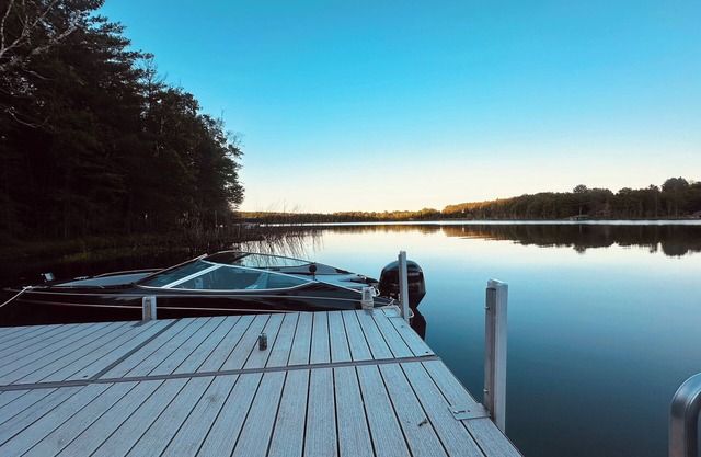 Lakefront home with private dock! Family owned and loved. ❤️ Beautiful Smoky Lake