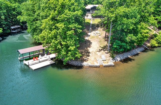 Lakefront home with private hot tub, balcony, dock, & pool table