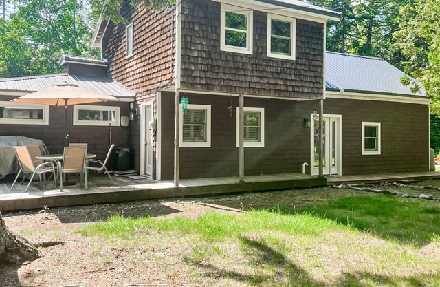 Lakefront home with firepit, deck, seasonal lake access, fast WiFi, grill, views