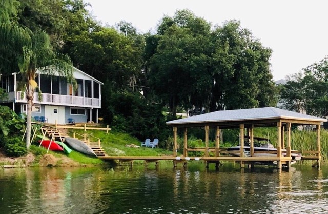 LAKEFRONT - kayak, fish, paddleboard, canoe, HOT TUB, golf -near Orlando