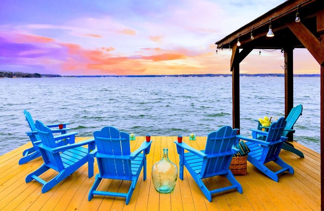 Lakefront Lake Anna Views, Dock, Hot Tub, Firepit