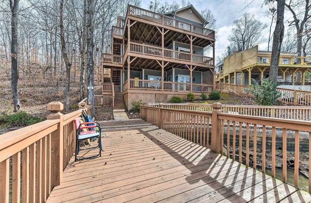 Lakefront Lexington House w/Spacious Deck!