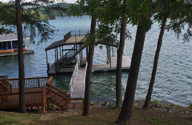 Lakefront-Main Waterway Beautiful water views from all rooms! Held over rates!