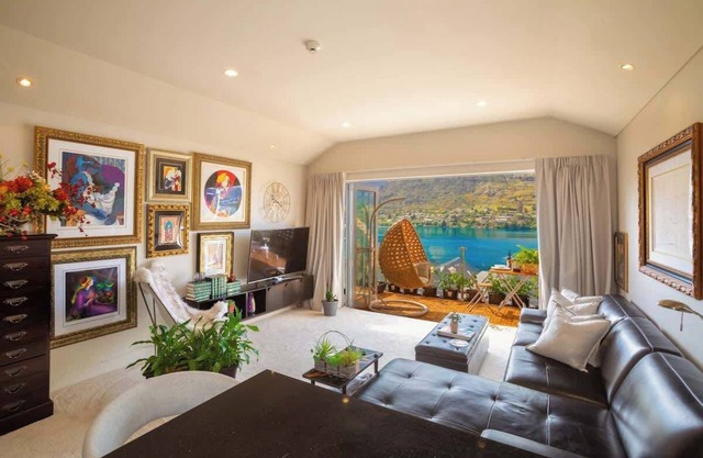 Lakefront, Mountain Views, Stylish unit