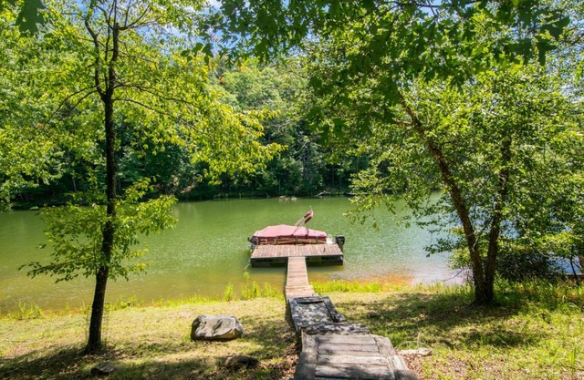 Lakefront Oasis