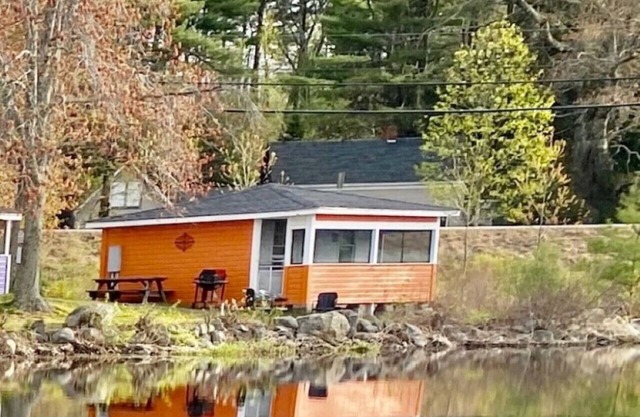 Lakefront Orange Cottage
