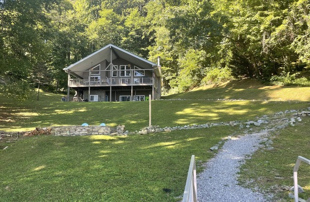 Lakefront property on Lake Glenville, NC close to all Western NC has to offer.