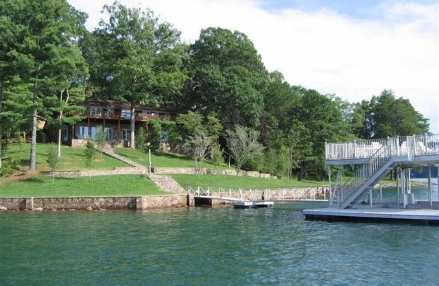 Lakefront Rental on Lake Chatuge Deep-Water