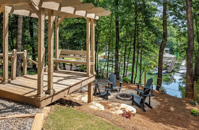 Lakefront Retreat 15 minutes from Clemson