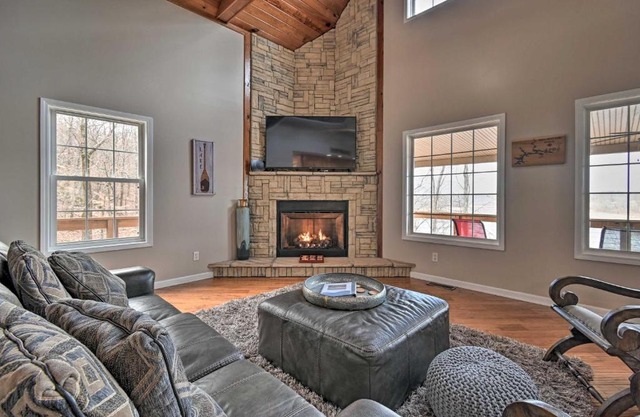 Lakefront Retreat with Views, Near Mammoth Cave!