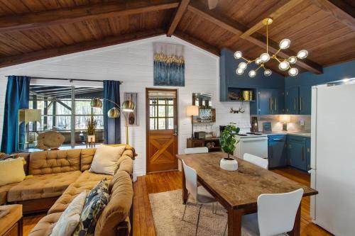 Lakefront, Screened Porch, Emerald Cove