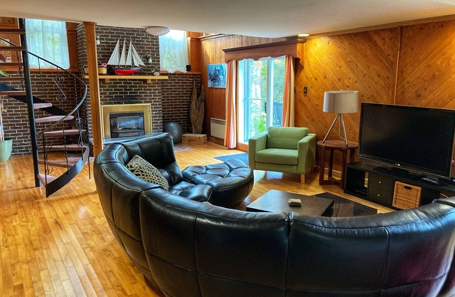 Lakefront + ski - 3 bedrooms Chalet with a view