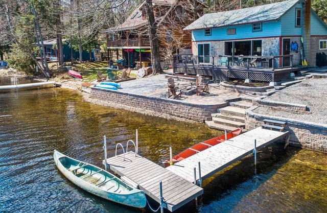 Lakefront Ski Cottage near Mt. Sunapee