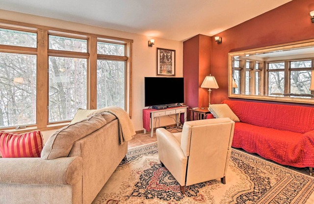 Lakefront Stevens Point Cabin, 1 Mi to Trails!