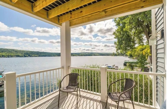 Lakefront Sunrise Suite 2