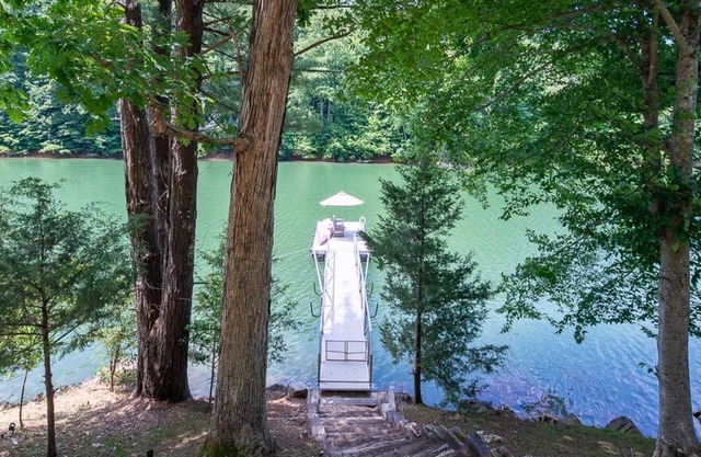 Lakefront w/ dock & mtn views near Watauga Lake Winery- Butler TN