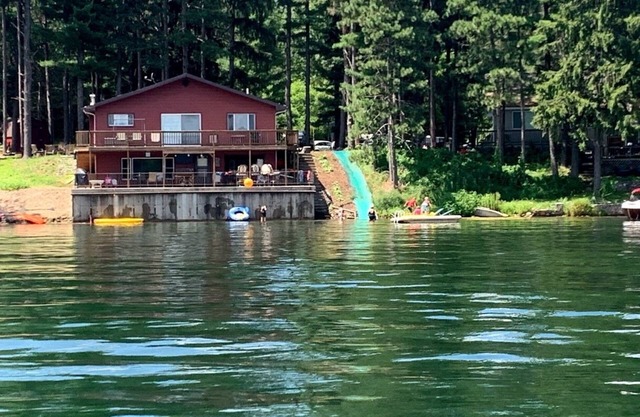 Lakehome w/HUGE SLIDE into lake, ski, tube, fish swim & near ski & snowmobiling